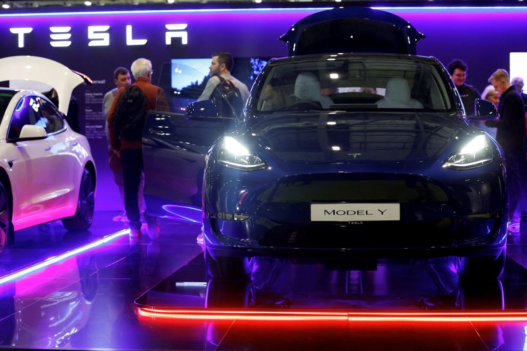 Tesla strikes a $16.5B chip deal with Samsung, boosting South Korea’s push into contract manufacturing as EV tech demands more advanced chips.