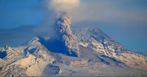 An ancient volcano in Russia’s Kamchatka Peninsula erupted just days after a massive 8.8 quake rattled the region. Experts are investigating a possible link between the two events. #Russia #Kamchatka #Volcano #Earthquake #Geology